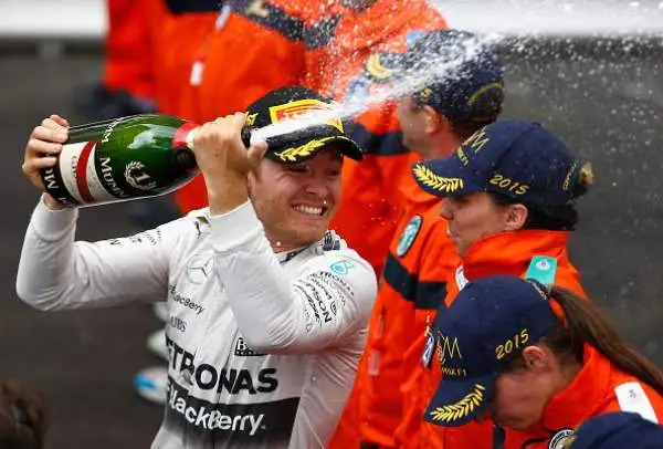 La Mercedes affossa Lewis, Vettel 2°. Colpo di scena a Montecarlo: dopo una gara dominata, un pit stop nel momento sbagliato rovina la gara di Hamilton. Vince Rosberg.