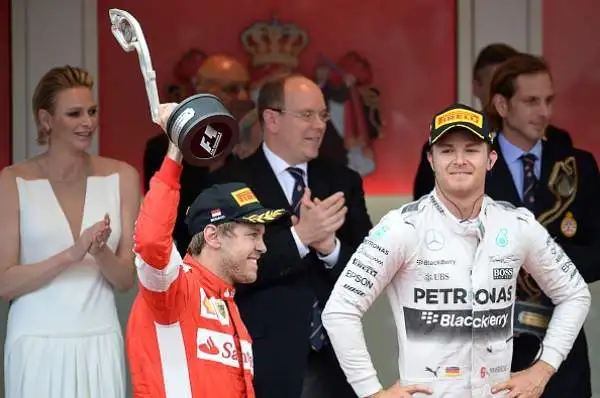 La Mercedes affossa Lewis, Vettel 2°. Colpo di scena a Montecarlo: dopo una gara dominata, un pit stop nel momento sbagliato rovina la gara di Hamilton. Vince Rosberg.