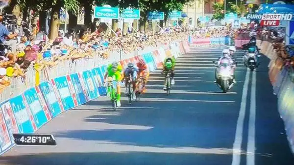 Grazie a questa vittoria ha anche superato André Greipel nella classifica a punti indossando la maglia rossa.
