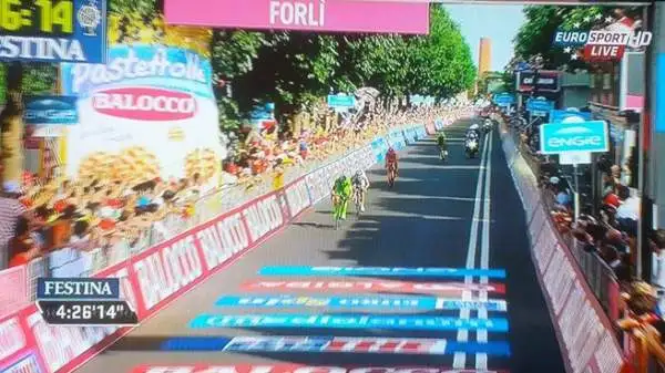 ARRIVO: 1. Boem; 2. Busato; 3. Malaguti; 4. Marangoni; 5. Nizzolo; 6. Modolo; 7. Greipel; 8.Mezgec; 9. Ruffoni; 10. Appollonio.