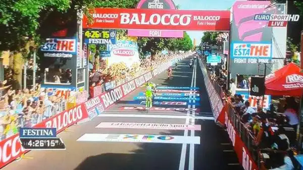 E' stato infatti il veneto della Bardiani Valvole-CSF Inox a vincere la Civitanova Marche-Forlì, tappa di 200 km interamente pianeggiante.