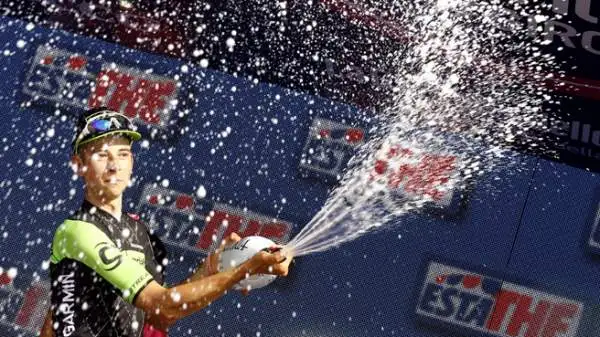 Formolo stupisce tutti a La Spezia. Il giovanissimo corridore della Cannondale, alla prima partecipazione al Giro, ha vinto per distacco la quarta tappa. Maglia rosa a Clarke.