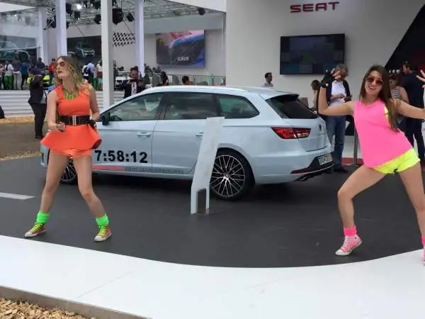 Nell'evento voluto da Volkswagen non sono mancate le bellissime ragazze, dentro e fuori le vetture della casa tedesca.