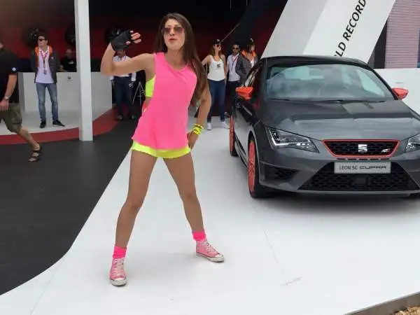 Nell'evento voluto da Volkswagen non sono mancate le bellissime ragazze, dentro e fuori le vetture della casa tedesca.
