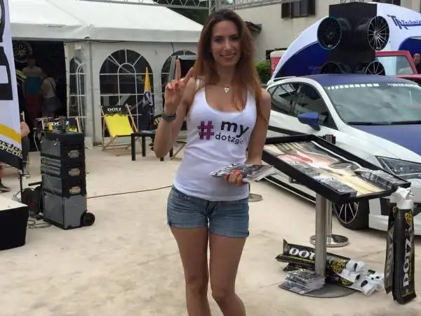Nell'evento voluto da Volkswagen non sono mancate le bellissime ragazze, dentro e fuori le vetture della casa tedesca.