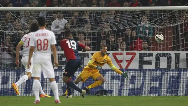 Genoa-Inter 3-2. Handanovic 6. Alterna interventi prodigiosi con indecisioni pazzesche, come quella (in combutta con Ranocchia) che regala il gol a Lestienne.