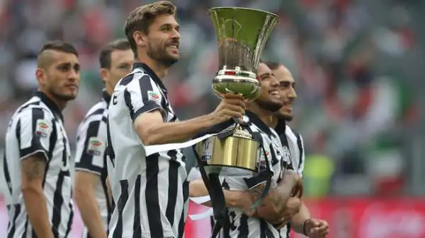 I bianconeri prima della partita, invece, hanno sfilato con la decima Coppa Italia conquistata mercoledì a spese della Lazio. Stadium in festa.