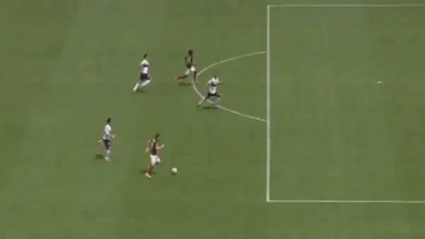 Florenzi in pochi secondi entra nell'area dei liguri.