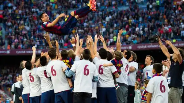 Gigantografia, lacrime, applausi, cori: il Camp Nou saluta per l'ultima volta uno dei più grandi campioni della storia del Barcellona.