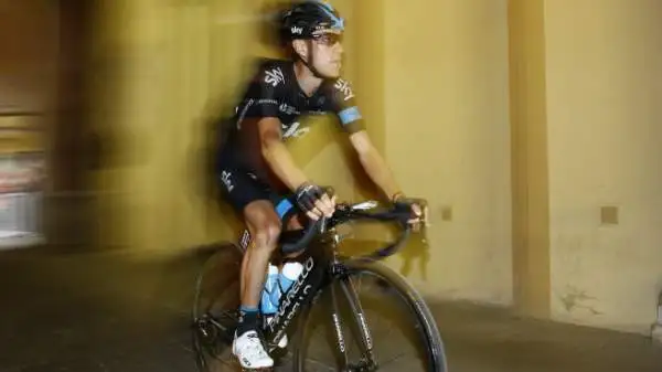 Anche Richie Porte, penalizzato di 2' dopo l'aiutino ricevuto dal connazionale Clarke, perde terreno: 3'' oltre i 6'' di abbuono del 'Pistolero'.