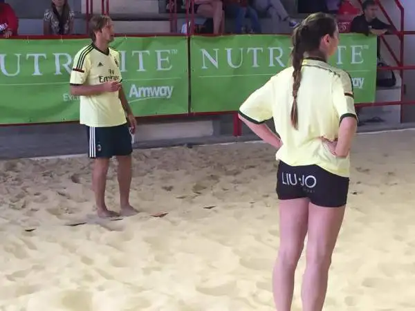 Al Nutrilite Sand Volley Challenge, torneo organizzato insieme a Fondazione Milan, hanno presto parte grandi rossoneri del passato come Paolo Maldini, Massimo Ambrosini, Cristian Brocchi e Serginho.