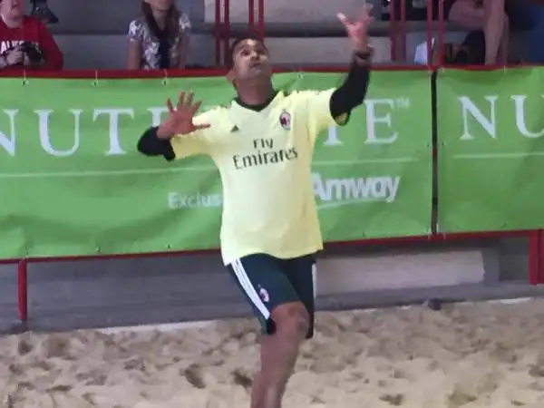 Al Nutrilite Sand Volley Challenge, torneo organizzato insieme a Fondazione Milan, hanno presto parte grandi rossoneri del passato come Paolo Maldini, Massimo Ambrosini, Cristian Brocchi e Serginho.