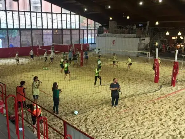 Al Nutrilite Sand Volley Challenge, torneo organizzato insieme a Fondazione Milan, hanno presto parte grandi rossoneri del passato come Paolo Maldini, Massimo Ambrosini, Cristian Brocchi e Serginho.
