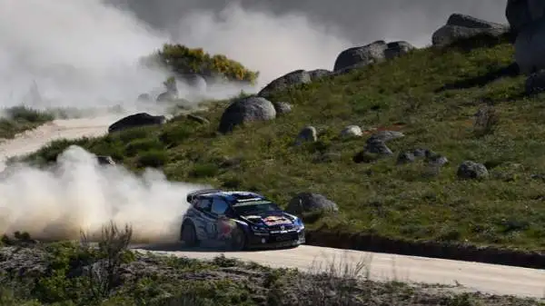 Latvala trionfa in Portogallo. Il pilota finlandese precede il campione del mondo Ogier e Mikkelsen.