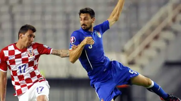 Astori 5,5. Provoca ingenuamente il rigore croato che poi Buffon disinnesca. In difficoltà evidente nel primo tempo, respira nella ripresa quando cala il ritmo.