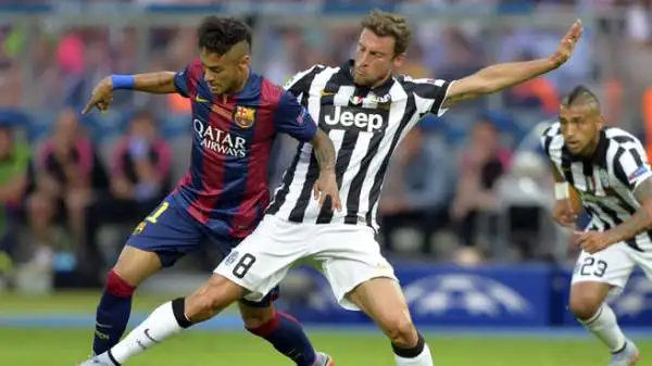 Marchisio 7,5. Il cuore della Juventus è lui. Mantiene la lucidità nel primo, tremendo quarto d'ora bianconero, poi con un sontuoso colpo di tacco dà il via all'azione del pareggio.