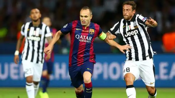 Iniesta 7. Il cervello al servizio dei marziani. Crea il primo, enorme pericolo per Buffon. Poi smista palloni a destra e a manca fino al momento in cui concede la passerella all'ormai ex gemello Xavi