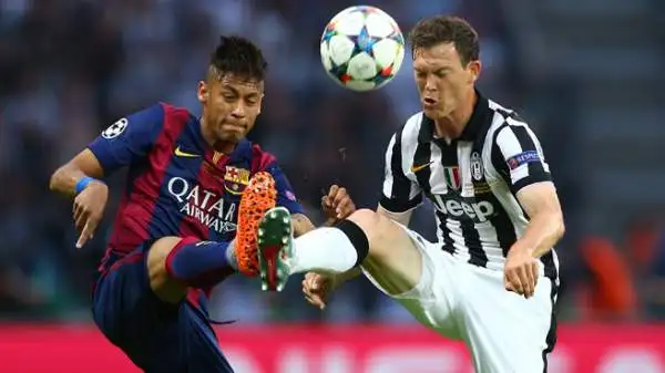 Neymar 7. Regala diversi guizzi in una partita che non è certo la migliore della sua carriera. Ma mette con la sua tecnica e la sua rapidità in apprensione la retroguardia bianconera. E segna il 3-1.