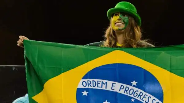 La Copa America deve ancora entrare nel vivo, ma sugli spalti la festa è già iniziata: sexy tifose scatenate.