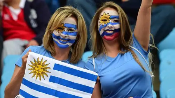 La Copa America deve ancora entrare nel vivo, ma sugli spalti la festa è già iniziata: sexy tifose scatenate.