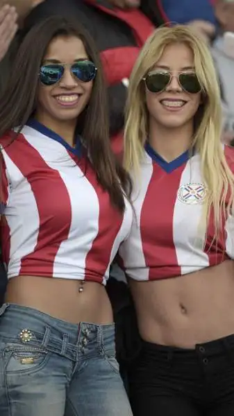 La Copa America deve ancora entrare nel vivo, ma sugli spalti la festa è già iniziata: sexy tifose scatenate.