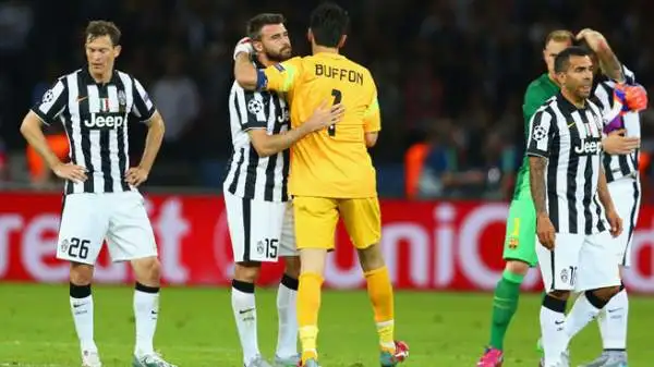 Dopo aver accarezzato il sogno di vincere la Champions, a Berlino è arrivata la grande delusione: a trionfare è stato il Barcellona. E i giocatori della Juventus hanno ceduto alla commozione.