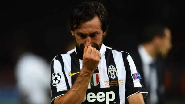 Dopo aver accarezzato il sogno di vincere la Champions, a Berlino è arrivata la grande delusione: a trionfare è stato il Barcellona. E i giocatori della Juventus hanno ceduto alla commozione.