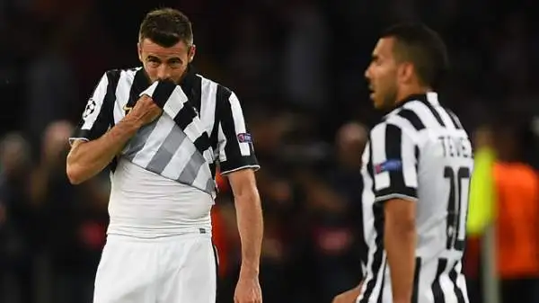 Dopo aver accarezzato il sogno di vincere la Champions, a Berlino è arrivata la grande delusione: a trionfare è stato il Barcellona. E i giocatori della Juventus hanno ceduto alla commozione.