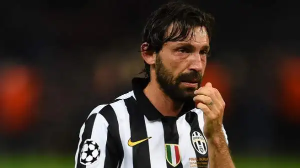 Dopo aver accarezzato il sogno di vincere la Champions, a Berlino è arrivata la grande delusione: a trionfare è stato il Barcellona. E i giocatori della Juventus hanno ceduto alla commozione.