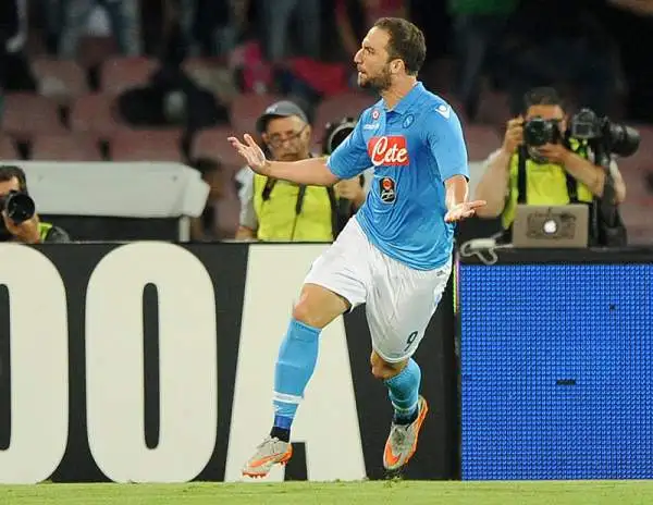 Gli ospiti volano sul 2-0 grazie a Parolo e Candreva. Sembra finita ma dopo l'intervallo Higuain segna due gol ma calcia alto il rigore del 3-2. Onazi e Klose ne approfittano per firmare il 4-2.