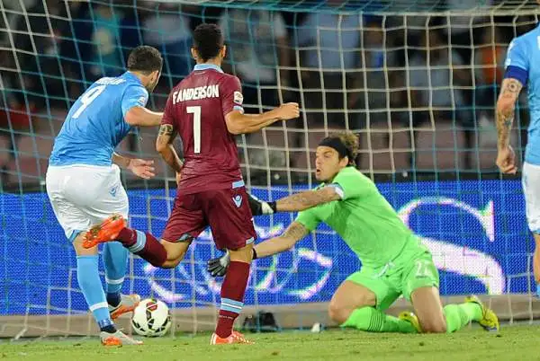 Gli ospiti volano sul 2-0 grazie a Parolo e Candreva. Sembra finita ma dopo l'intervallo Higuain segna due gol ma calcia alto il rigore del 3-2. Onazi e Klose ne approfittano per firmare il 4-2.