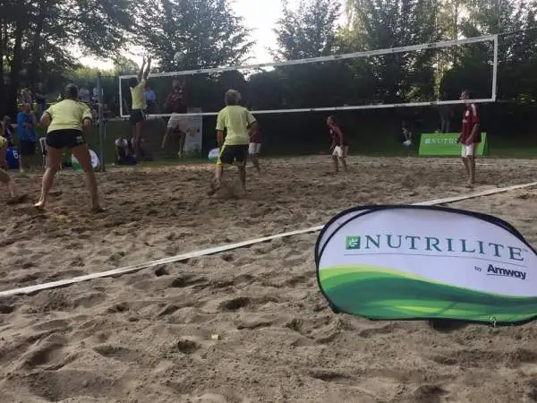 In occasione della giornata finale del Nutrilite Sand Volley Challenge, la manifestazione sportiva ideata da Fondazione Milan, Nutrilite ha devoluto 15.000 euro in favore del progetto “Scuola Bottega”