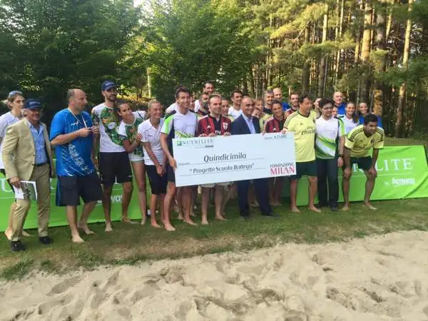 In occasione della giornata finale del Nutrilite Sand Volley Challenge, la manifestazione sportiva ideata da Fondazione Milan, Nutrilite ha devoluto 15.000 euro in favore del progetto “Scuola Bottega”
