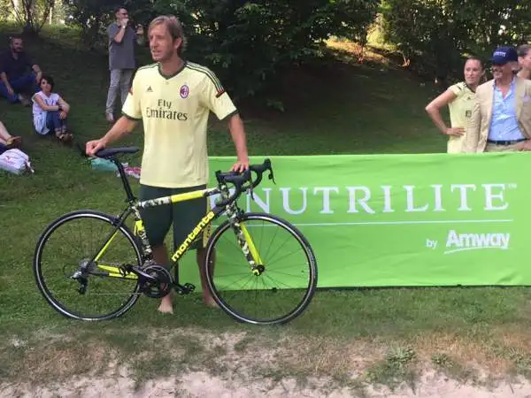 In occasione della giornata finale del Nutrilite Sand Volley Challenge, la manifestazione sportiva ideata da Fondazione Milan, Nutrilite ha devoluto 15.000 euro in favore del progetto “Scuola Bottega”