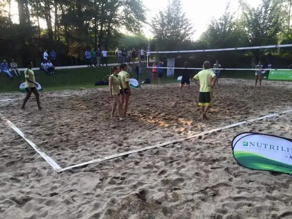 In occasione della giornata finale del Nutrilite Sand Volley Challenge, la manifestazione sportiva ideata da Fondazione Milan, Nutrilite ha devoluto 15.000 euro in favore del progetto “Scuola Bottega”