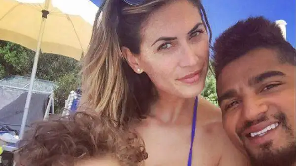 Kevin Prince raggiunge Melissa in Sardegna: con loro, anche il piccolo Maddox.