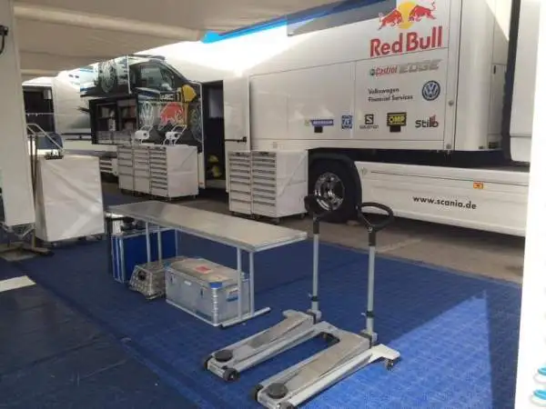 Le immagini di quello che succede dietro alle quinte della tappa italiana del Mondiale Rally.