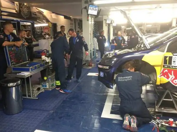 Le immagini di quello che succede dietro alle quinte della tappa italiana del Mondiale Rally.