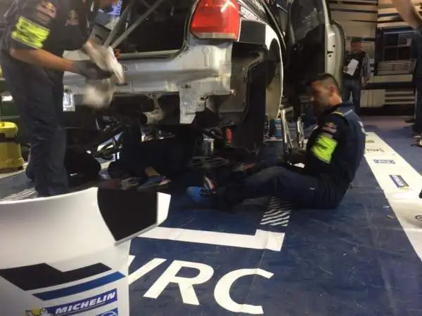 Le immagini di quello che succede dietro alle quinte della tappa italiana del Mondiale Rally.