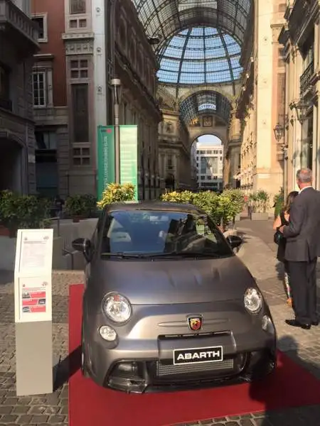 Federico Buffa ha dato spettacolo in occasione della presentazione della partnership proprio tra la Abarth e l'hotel Park Hyatt Milan.