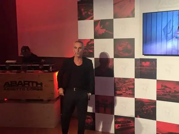 Federico Buffa ha dato spettacolo in occasione della presentazione della partnership proprio tra la Abarth e l'hotel Park Hyatt Milan.
