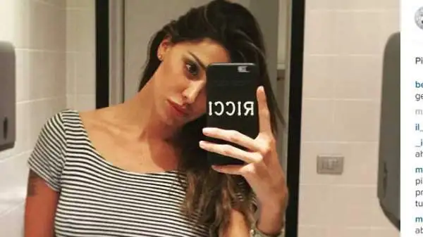 L'ex di Borriello è tra le più seguite su Instagram. Le sue foto fanno il giro del web.