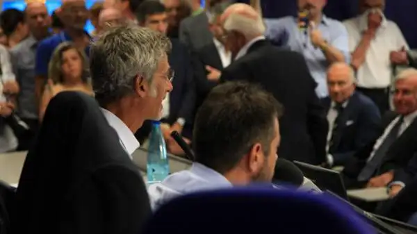 Presentato il Parma Calcio 1913, che punta a sostituire il fallito Parma Fc. Scala: "Siamo distanti dal calcio da tempo, e siamo stati lontani dal marciume". Barilla: "Che emozione".