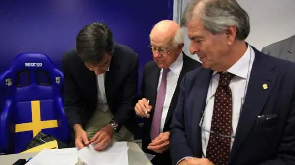 Presentato il Parma Calcio 1913, che punta a sostituire il fallito Parma Fc. Scala: "Siamo distanti dal calcio da tempo, e siamo stati lontani dal marciume". Barilla: "Che emozione".