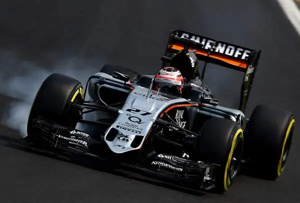 Nelle prove ufficiali del GP d'Ungheria Hamilton ha precede il compagno Rosberg. Terzo Sebastian Vettel, quinto l'altro ferrarista Raikkonen, tra la Red Bull di Ricciardo e la Williams di Bottas.
