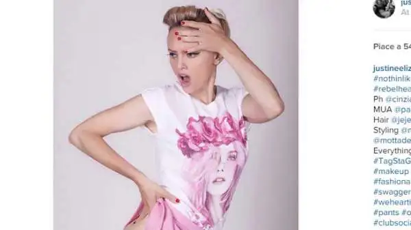 Passano gli anni, ma la "Marilyn Monroe italiana" non perde il suo fascino, come testimoniano le foto che posta sui social.
