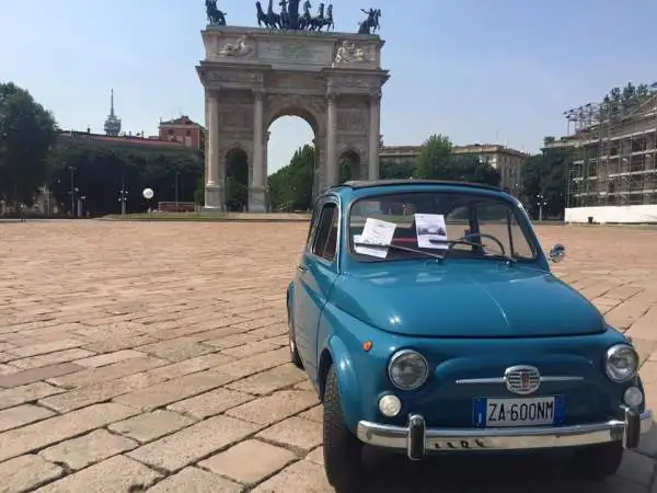 Per celebrare il compleanno della Fiat 500, al Parco Sempione di Milano è andata in scena una grande festa: musica, picnic, gli esemplari storici dell'icona Fiat e ovviamente la Nuova 500.