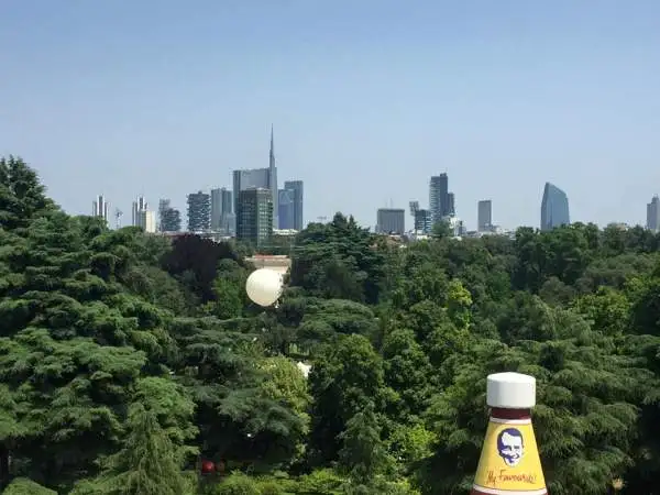 Per festeggiare il compleanno della Fiat 500, al Parco Sempione di Milano è andata in scena una grande festa: musica, picnic, gli esemplari storici dell'icona Fiat e ovviamente la Nuova 500.