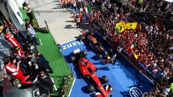 Il tedesco vince per la prima volta in Ungheria, raggiunge a quota 41 vittorie Senna. Spettacolo, sorpassi e sportellate in gara. 2° Kvyat, 3° Ricciardo.