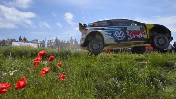 Per Ogier quinta vittoria su sette rally disputati: a metà stagione il francese vede il terzo titolo mondiale consecutivo avvicinarsi a lunghi passi.